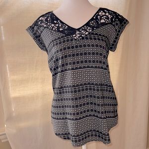 Express short sleeve top sz XS black & white with lace detailing